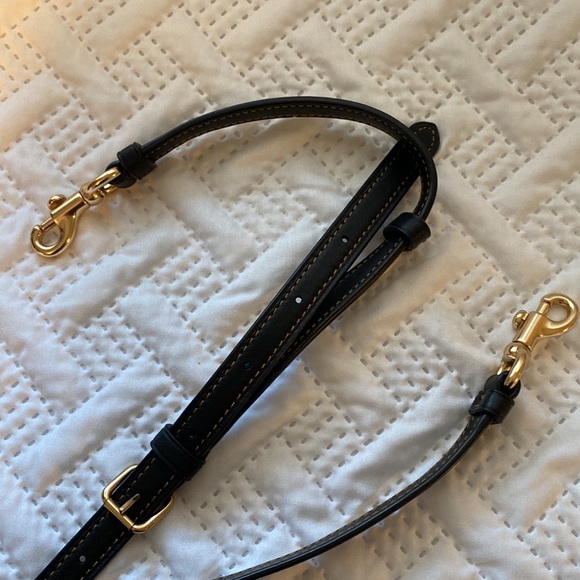 Coach Bag w/ removable strap - Picture 9 of 14